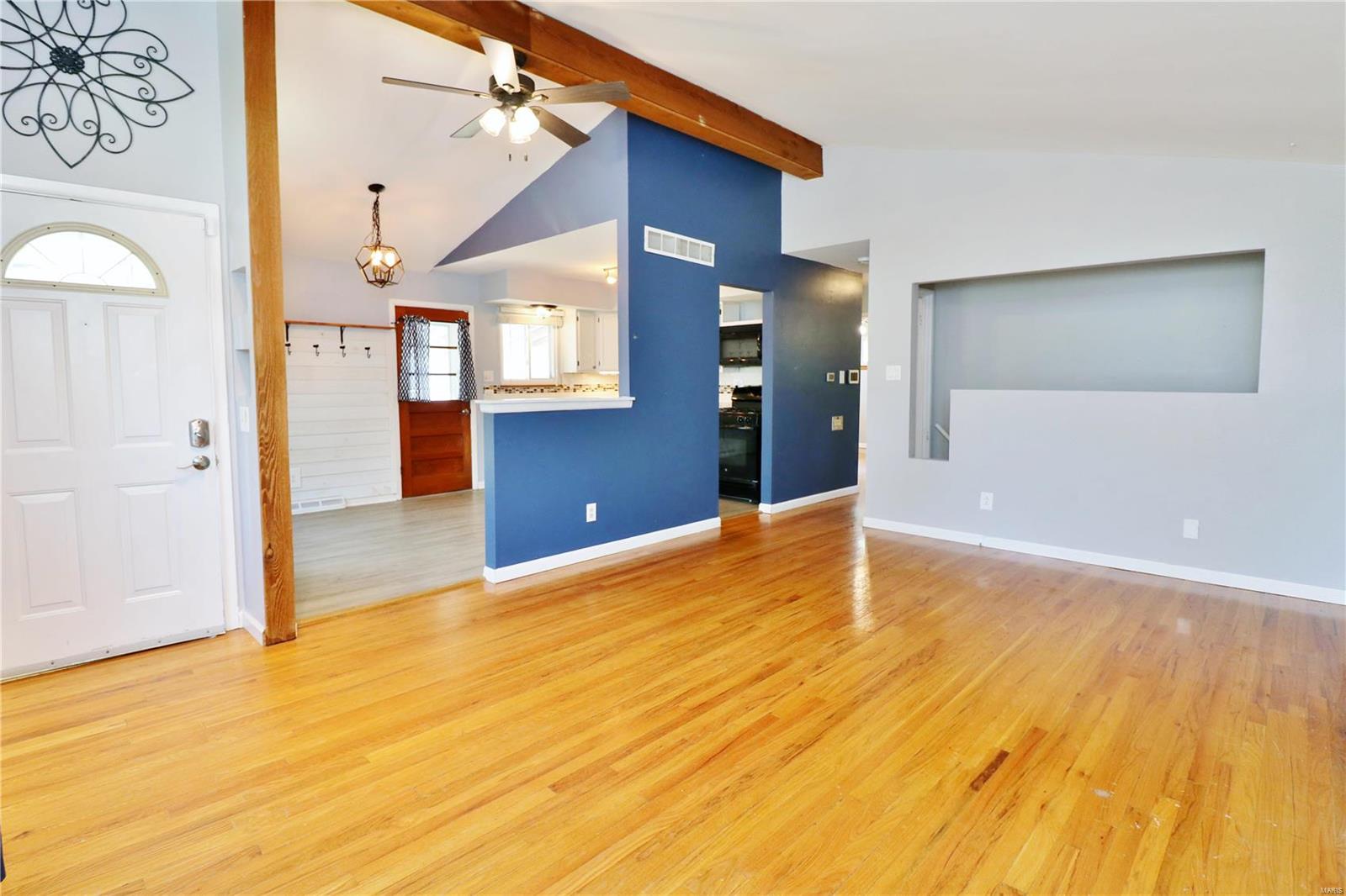 316 Ballwin Avenue Ballwin, MO 63021 - Photo 5 of 53