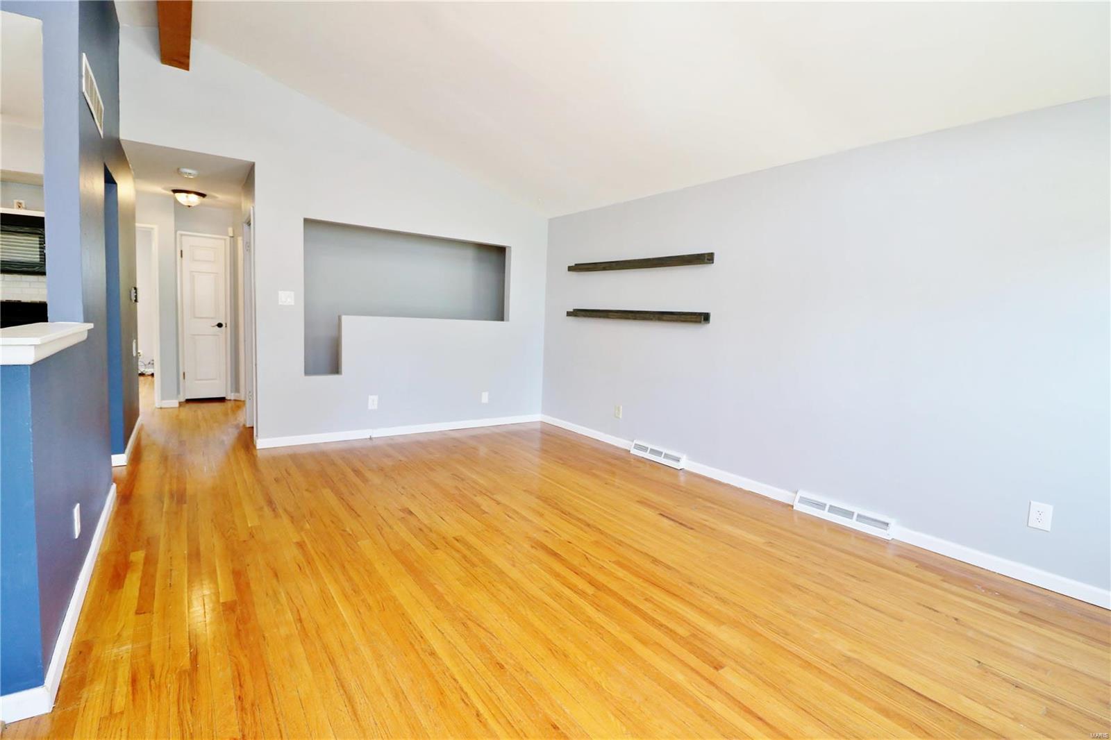 316 Ballwin Avenue Ballwin, MO 63021 - Photo 7 of 53