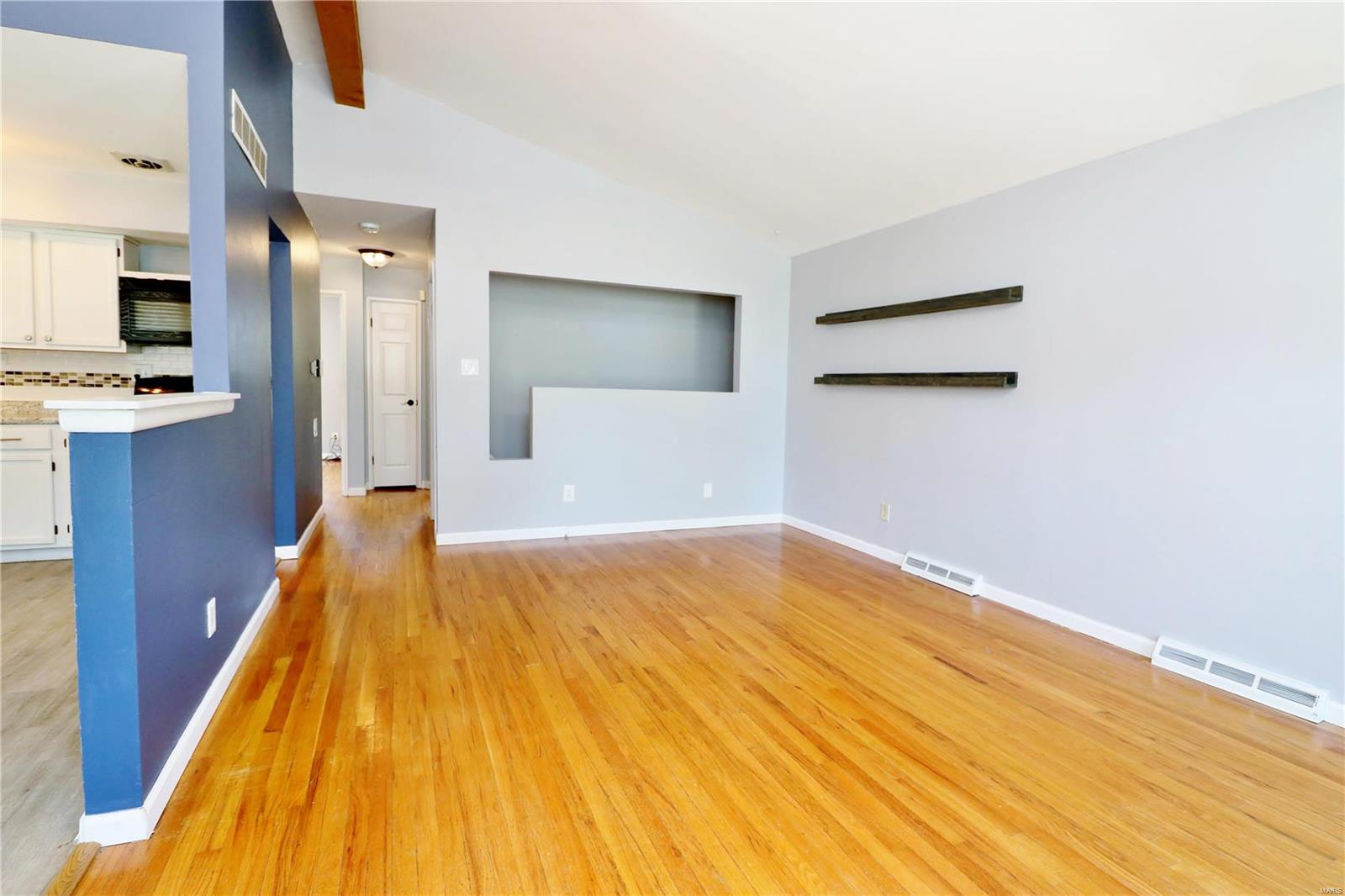 316 Ballwin Avenue Ballwin, MO 63021 - Photo 8 of 53