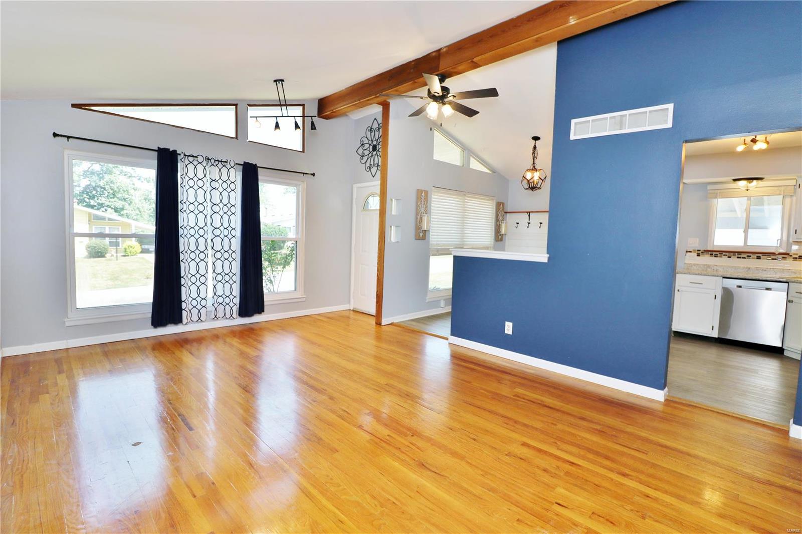 316 Ballwin Avenue Ballwin, MO 63021 - Photo 9 of 53