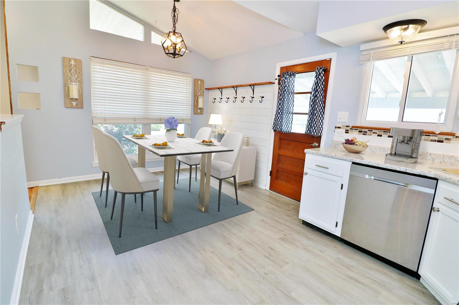 316 Ballwin Avenue Ballwin, MO 63021 - Photo 10 of 53