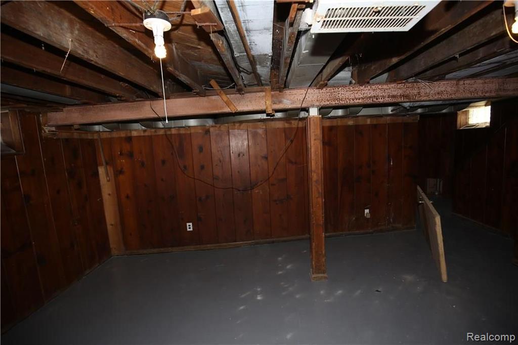 18211 Santa Rosa Drive Detroit, MI 48221 - Photo 8 of 9