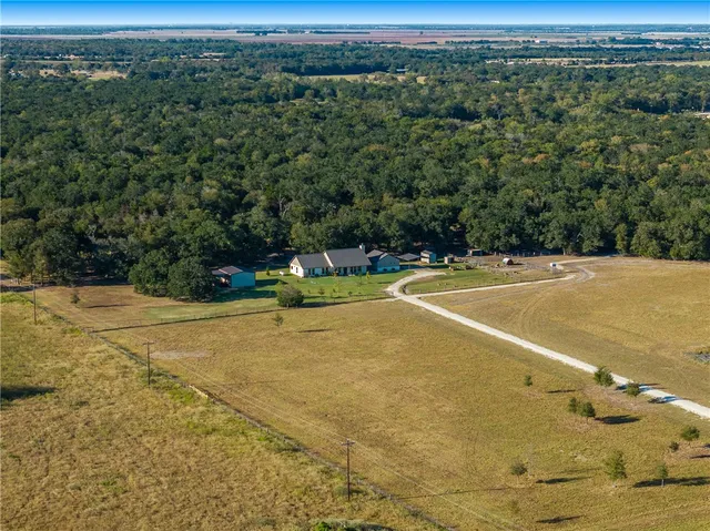 $899,900 | 2324 County Road 353, Gause, TX 77857
