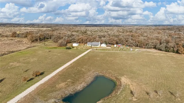 $899,900 | 2324 County Road 353, Gause, TX 77857