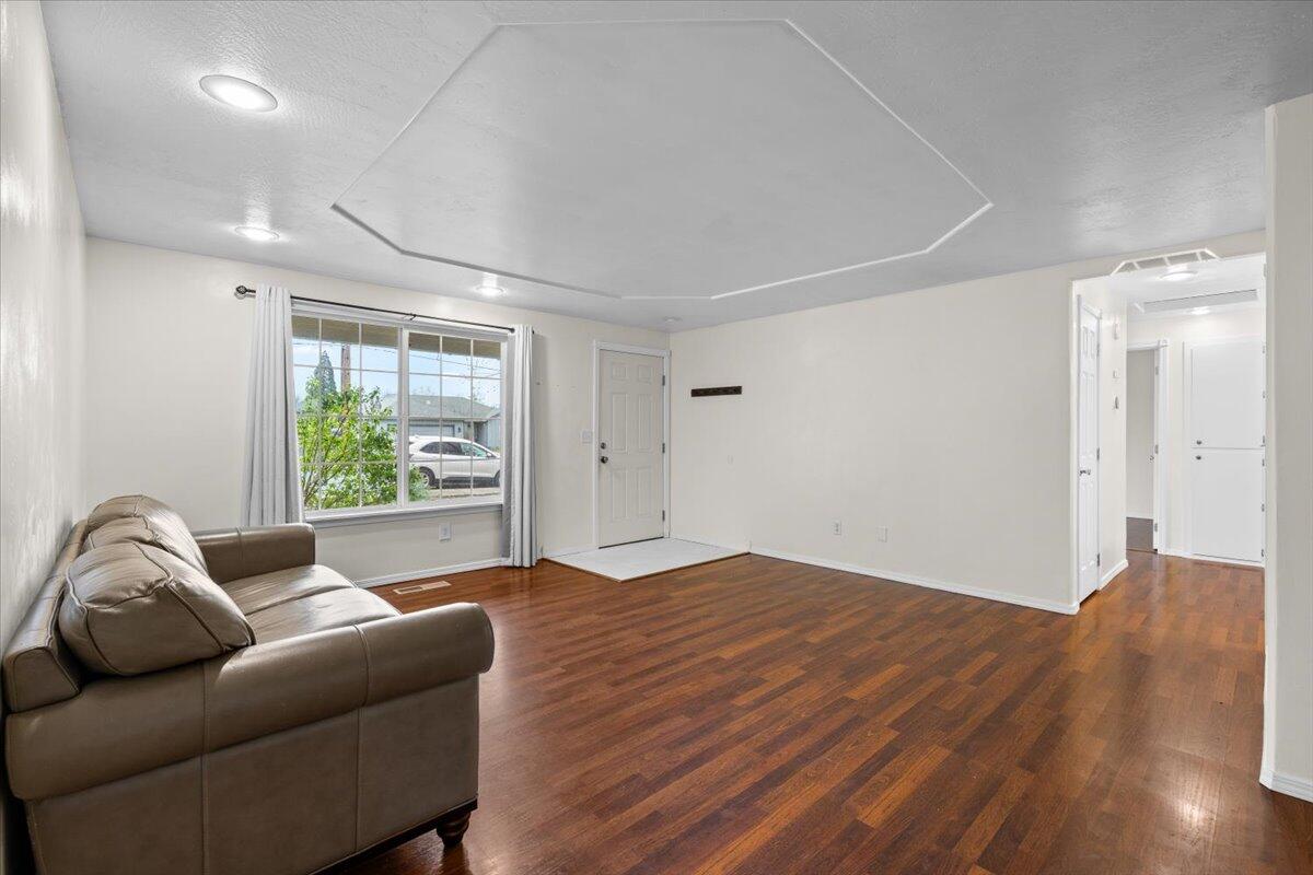 3057 Delta Waters Road Medford, OR 97504 - Photo 6 of 23 06-CI_6092