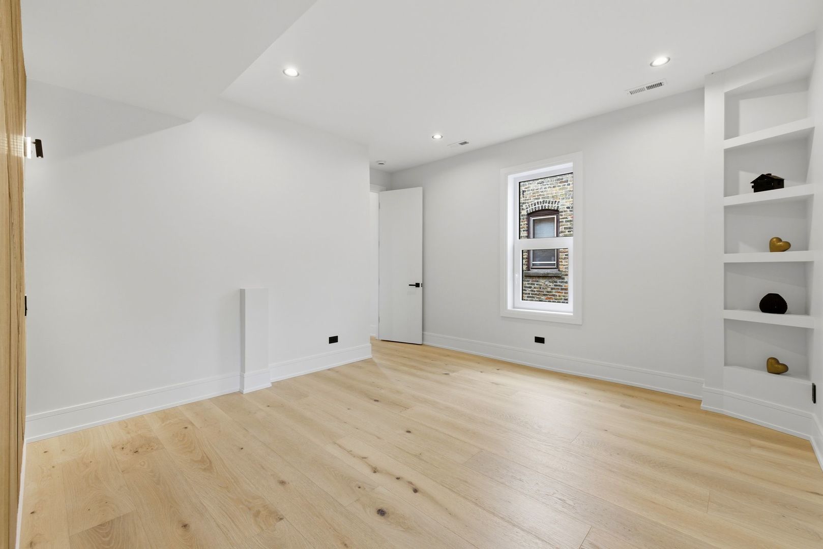 5725 North Ridge Avenue Chicago, IL 60660 - Photo 25 of 60 Gallery Image 25