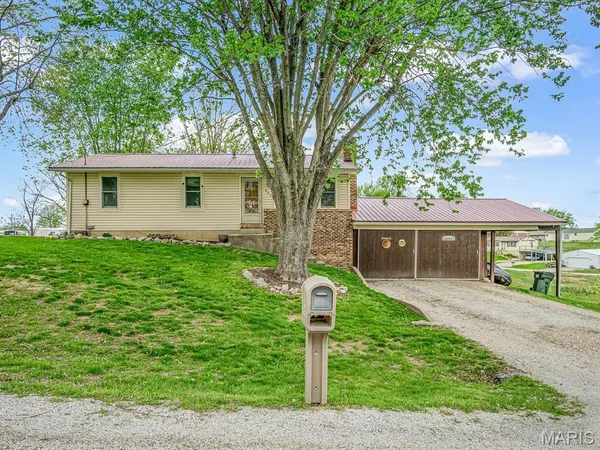 $175,000 | 403 Florence Drive, Ellis Grove, IL 62241