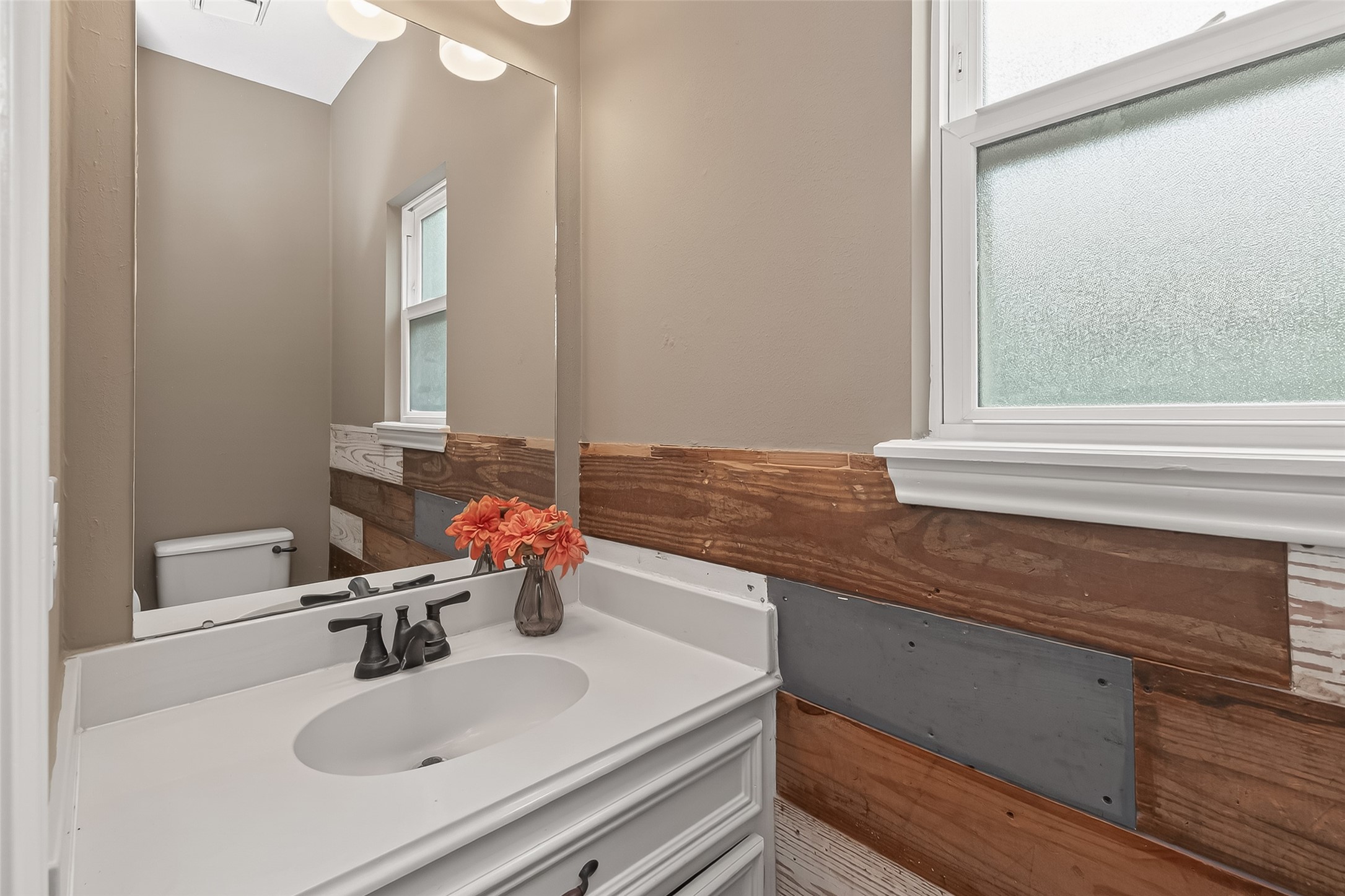 1519 Lofty Maple Trail Houston, TX 77345 - Photo 25 of 49 Half bath off kitchen/living room.