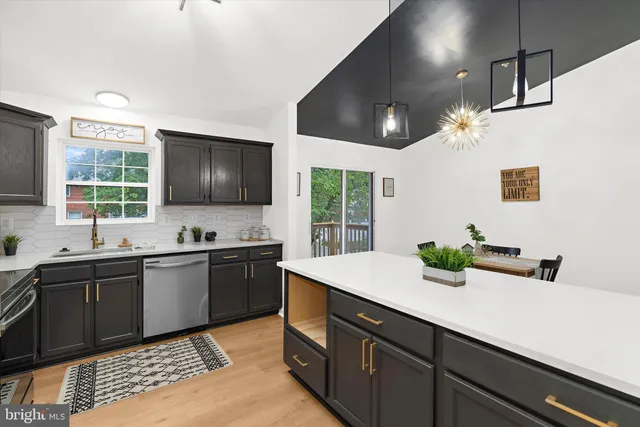 $424,900 | 1917 Campbell Drive, Suitland, MD 20746