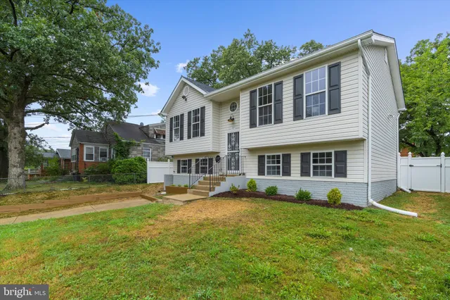 $424,900 | 1917 Campbell Drive, Suitland, MD 20746