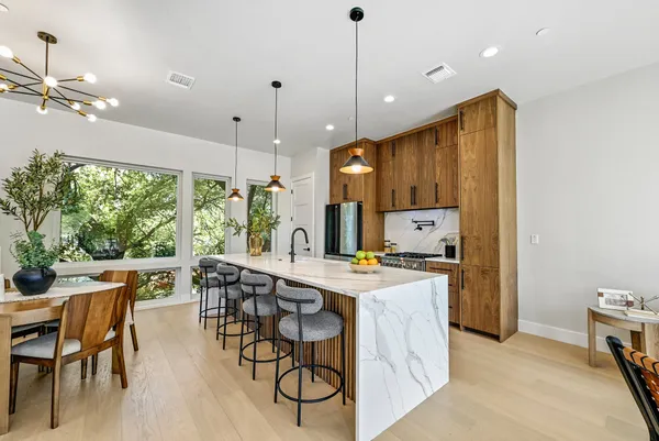 $900,000 | 100 West Odell Street, Unit 1, Austin, TX 78752