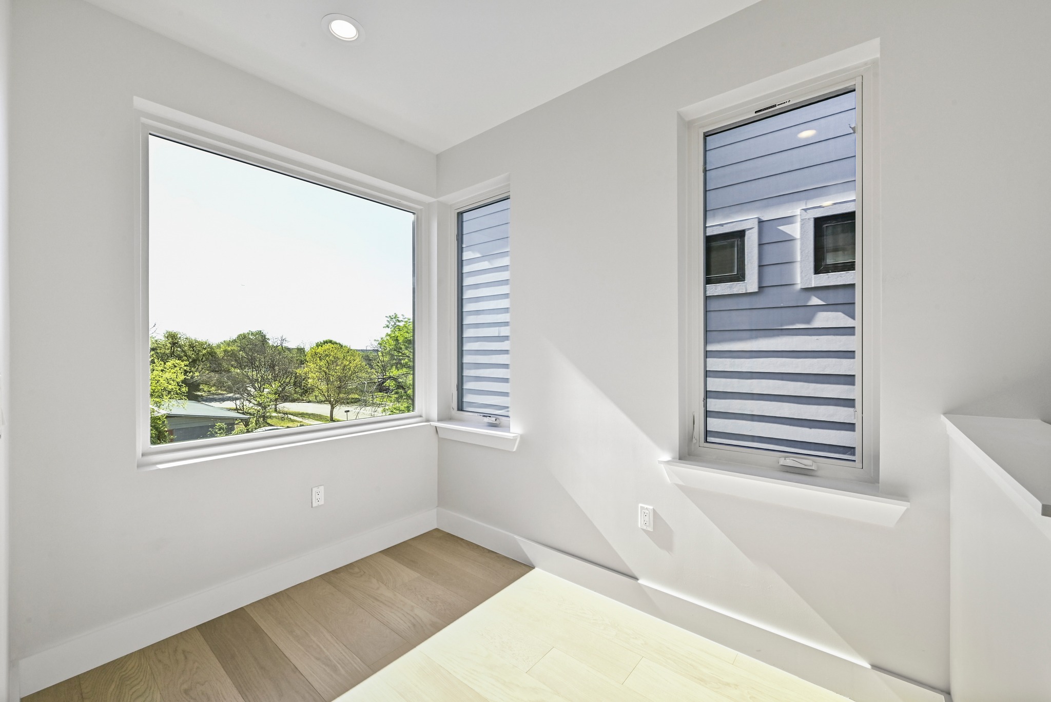 100 West Odell Street, Unit 1 Austin, TX 78752 - Photo 24 of 39 a view of an empty room with windows