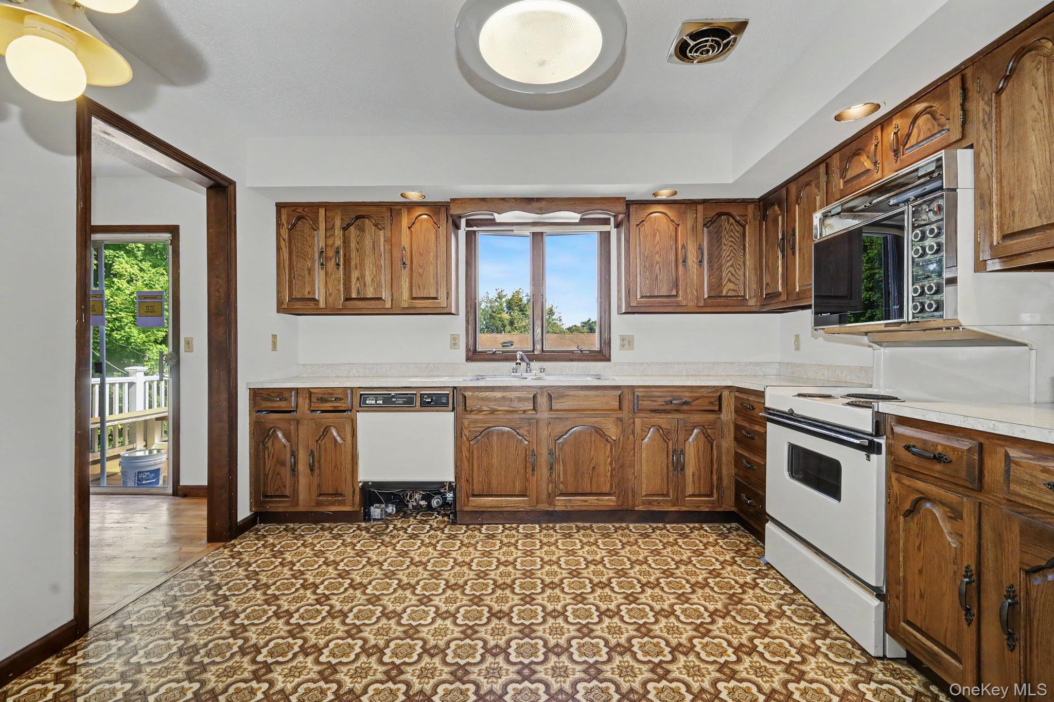 214 Starr Ridge Road Brewster, NY 10509 - Photo 15 of 37 Spacious eat-in kitchen