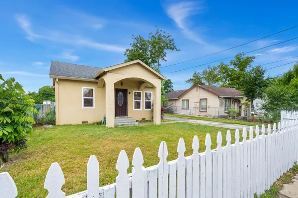 $360,000 | 5410 Mendocino Boulevard, Sacramento, CA 95820