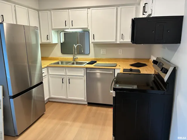 $1,100 | 310 30th Ave Court, Unit 5, Moline, IL 61265