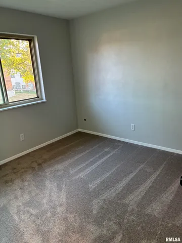 $1,100 | 310 30th Ave Court, Unit 5, Moline, IL 61265