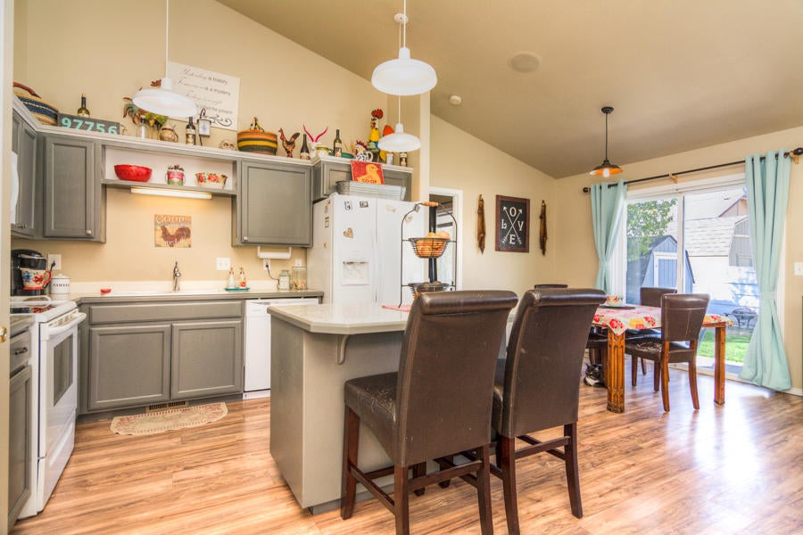 2035 Southwest 35th Street Redmond, OR 97756 - Photo 17 of 24 35th St SW 2035 (21 of 31)