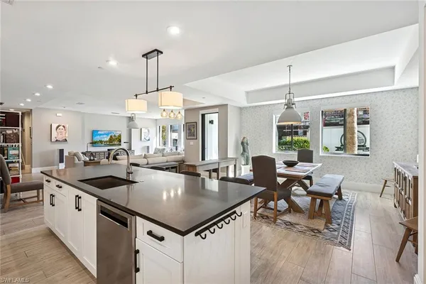 $3,000,000 | 1135 3rd Avenue South, Unit 119, Naples, FL 34102
