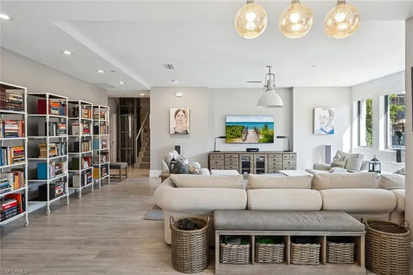 $3,000,000 | 1135 3rd Avenue South, Unit 119, Naples, FL 34102