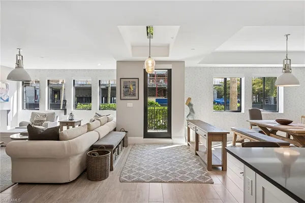 $3,000,000 | 1135 3rd Avenue South, Unit 119, Naples, FL 34102