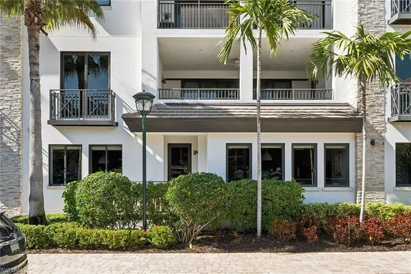 $3,000,000 | 1135 3rd Avenue South, Unit 119, Naples, FL 34102