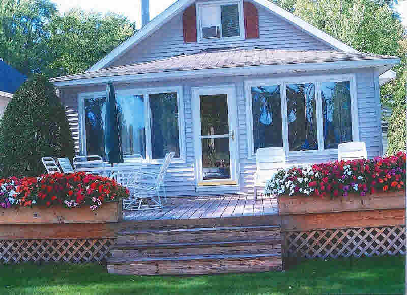 407 River Road Bay City, MI 48706 - Photo 1 of 28 Gallery Image 1