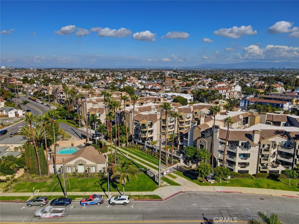 310 Lake Street Huntington Beach, CA 92648 - Photo 2 of 38 a view of a city