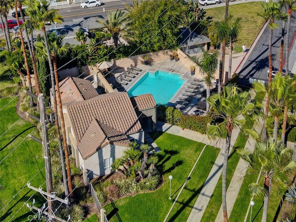 310 Lake Street Huntington Beach, CA 92648 - Photo 26 of 38 a view of an outdoor sitting area