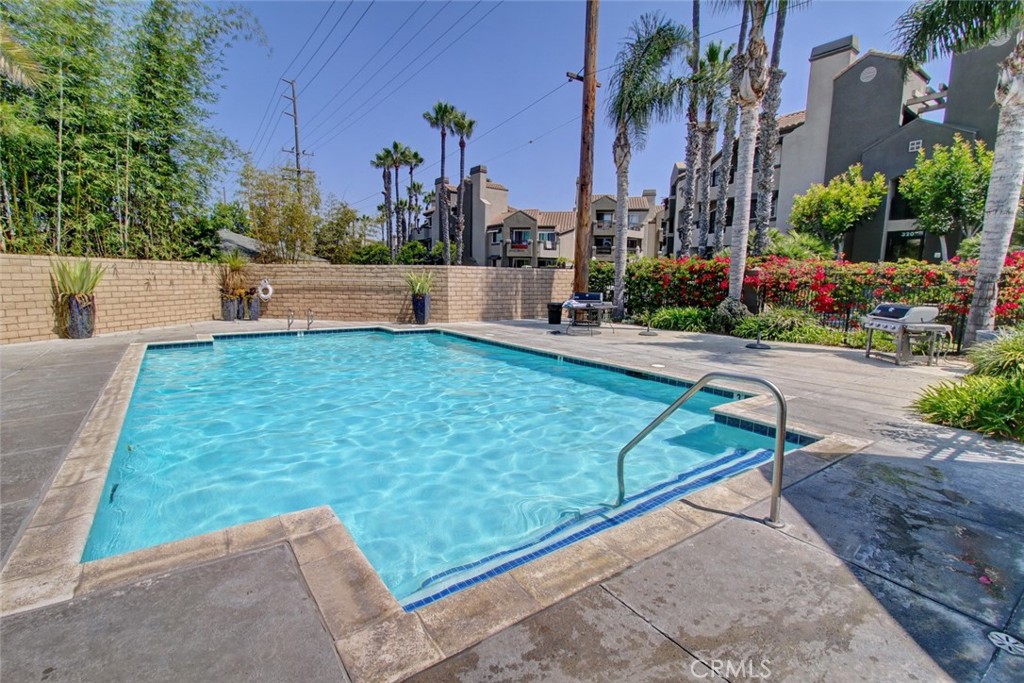 310 Lake Street Huntington Beach, CA 92648 - Photo 28 of 38 a view of a terrace with sitting area
