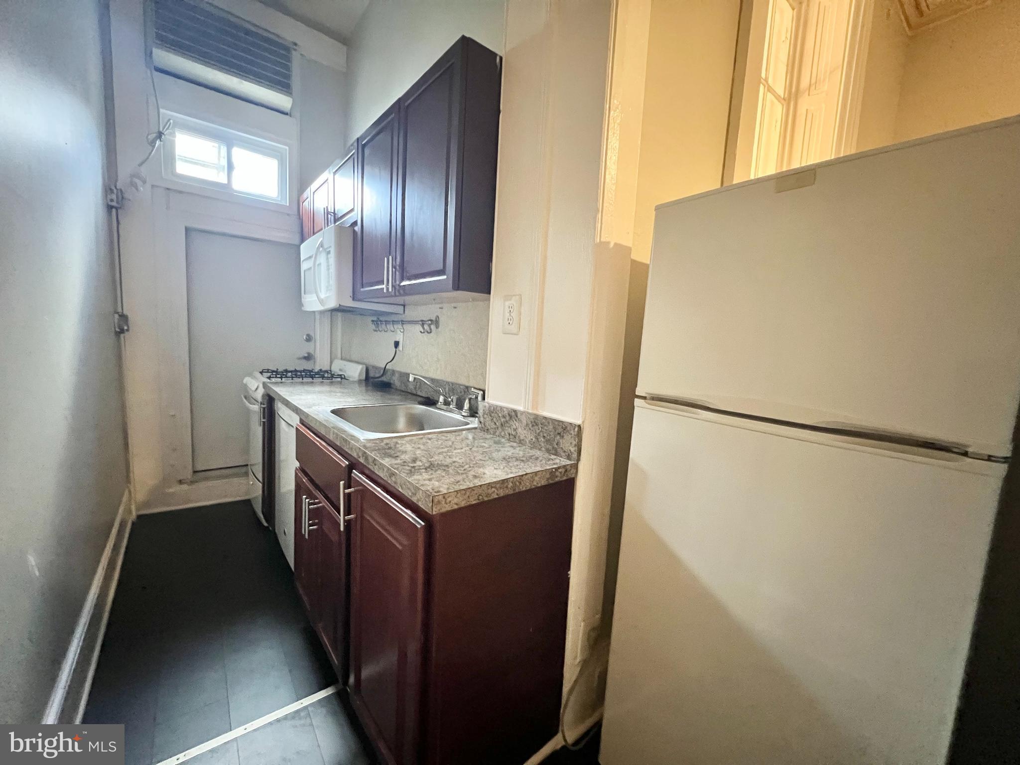 735 Spruce Street, Unit 2F Philadelphia, PA 19106 - Photo 3 of 11