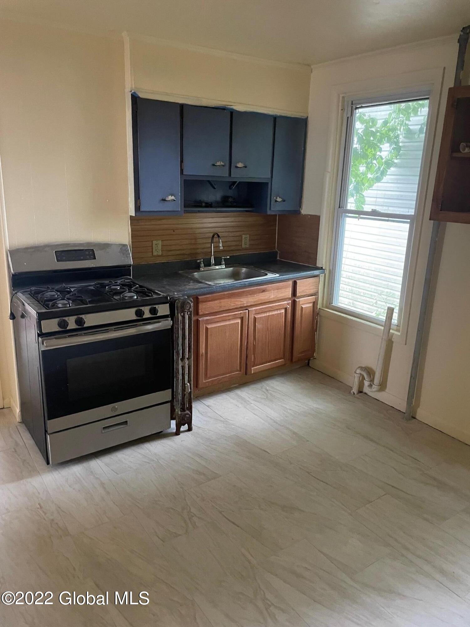 515 Summit Avenue Schenectady, NY 12307 - Photo 2 of 9 IMG_2277