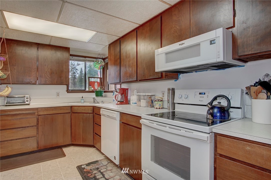 3245 Locker Road Southeast Port Orchard, WA 98366 - Photo 5 of 30 Gallery Image 5