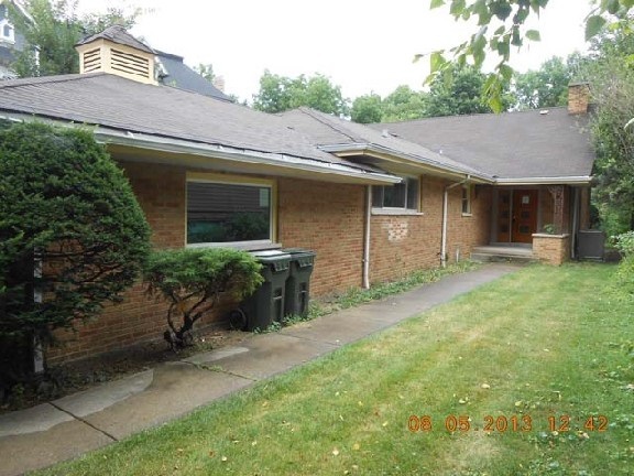 92 Riverside Road Riverside, IL 60546 - Photo 2 of 16