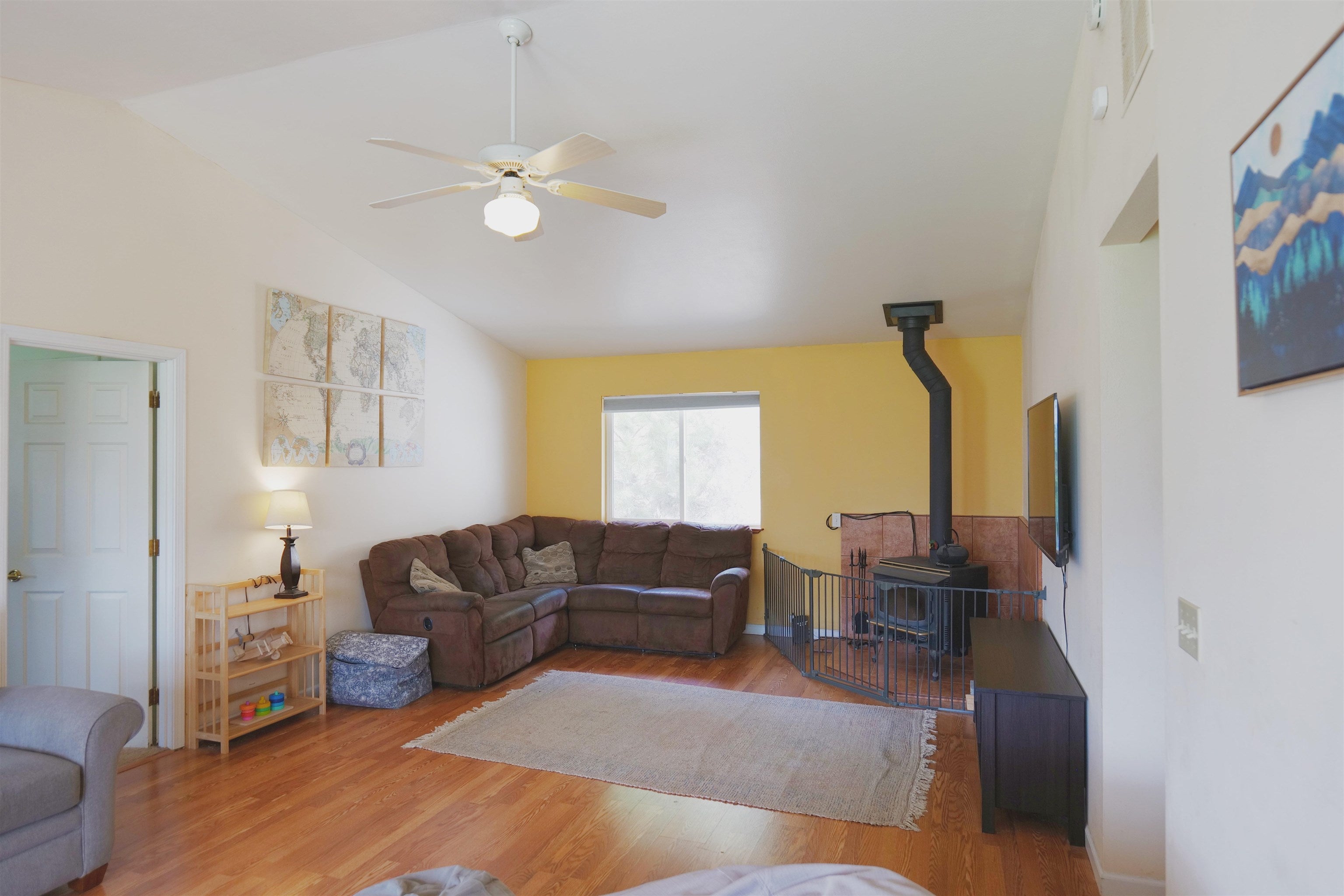 8041 Scott River Road Fort Jones, CA 96032 - Photo 5 of 34 Gallery Image 5