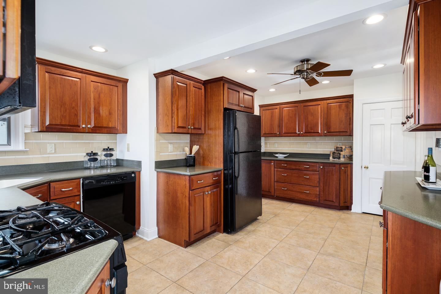 3 Windsor Circle Springfield, PA 19064 - Photo 10 of 26