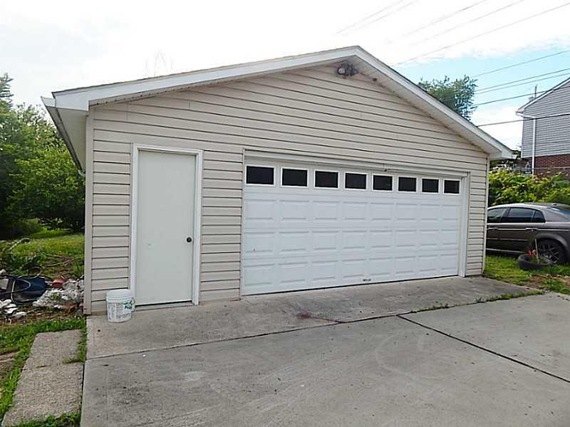 301 Murray Hill Road Tarentum, PA 15084 - Photo 20 of 20 Parking Lot/Garage.