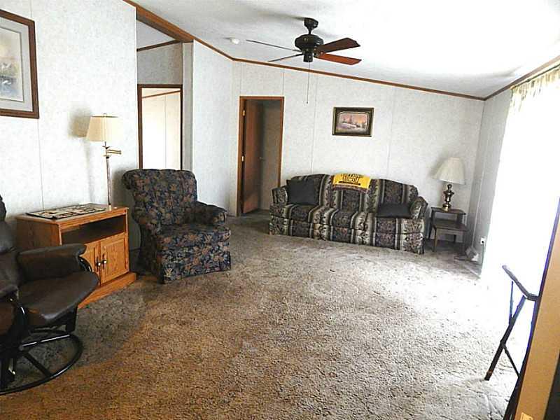 301 Murray Hill Road Tarentum, PA 15084 - Photo 3 of 20 Family Room.