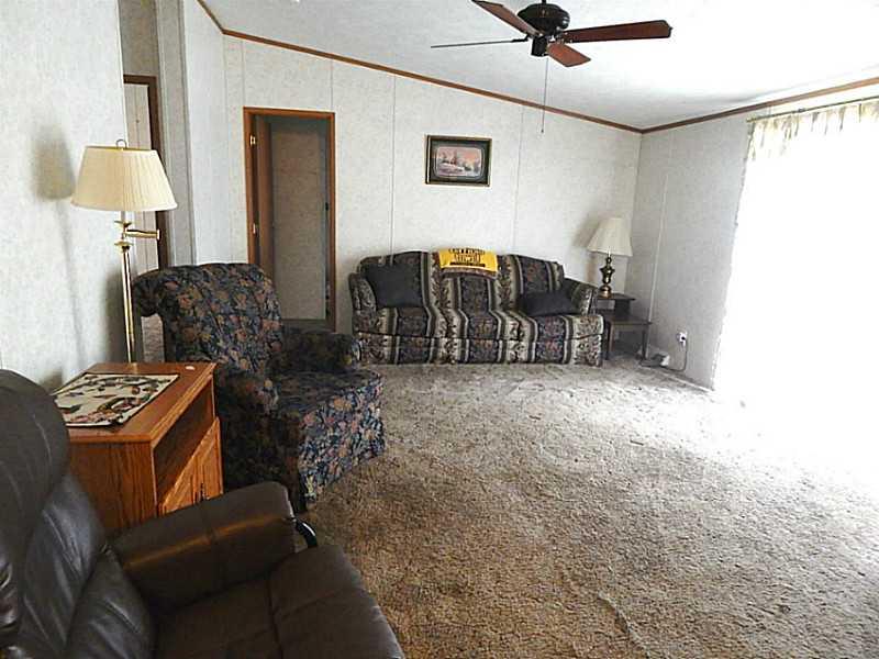 301 Murray Hill Road Tarentum, PA 15084 - Photo 4 of 20 Family Room.