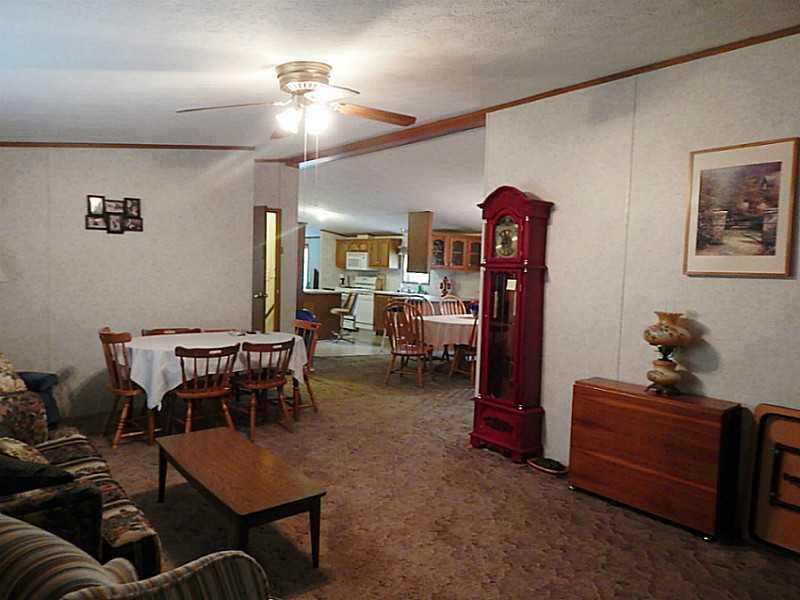 301 Murray Hill Road Tarentum, PA 15084 - Photo 10 of 20 Living Room.