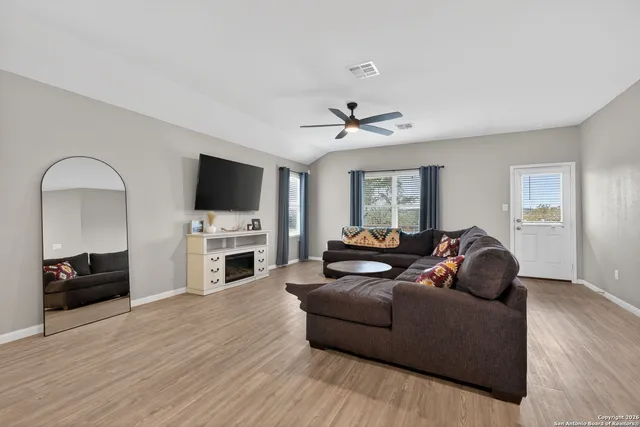 $2,450 | 5877 Companion Loop, Bulverde, TX 78163