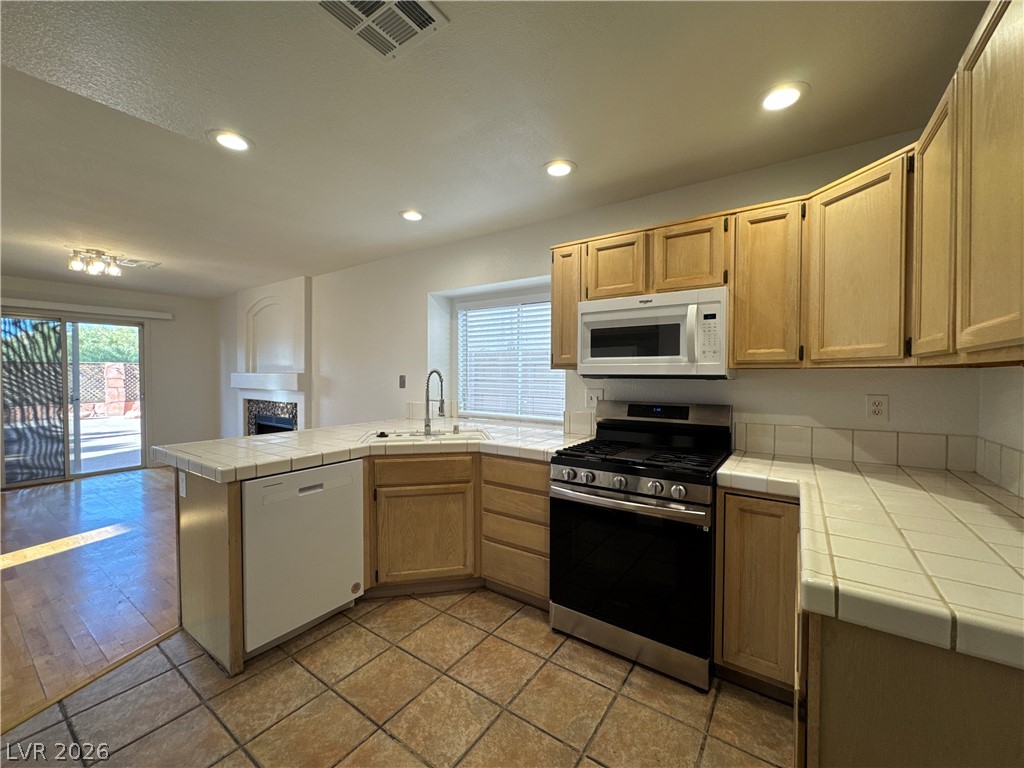 73 Sea Holly Way Henderson, NV 89074 - Photo 18 of 59