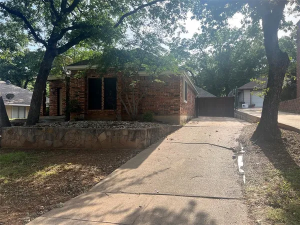 $2,150 | 4106 Sunday Hill Drive, Arlington, TX 76016