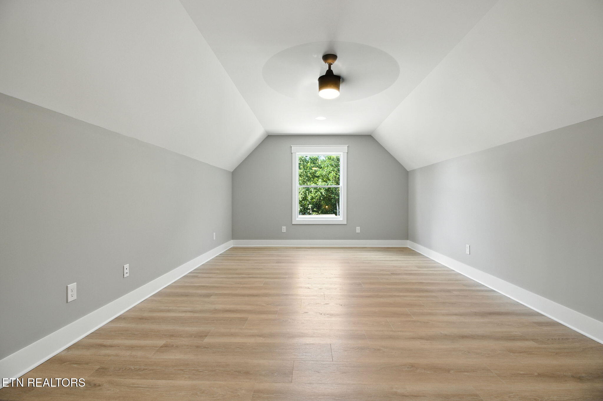 121 Inagehi Way Loudon, TN 37774 - Photo 29 of 38 33-web-or-mls-DZ3A2834