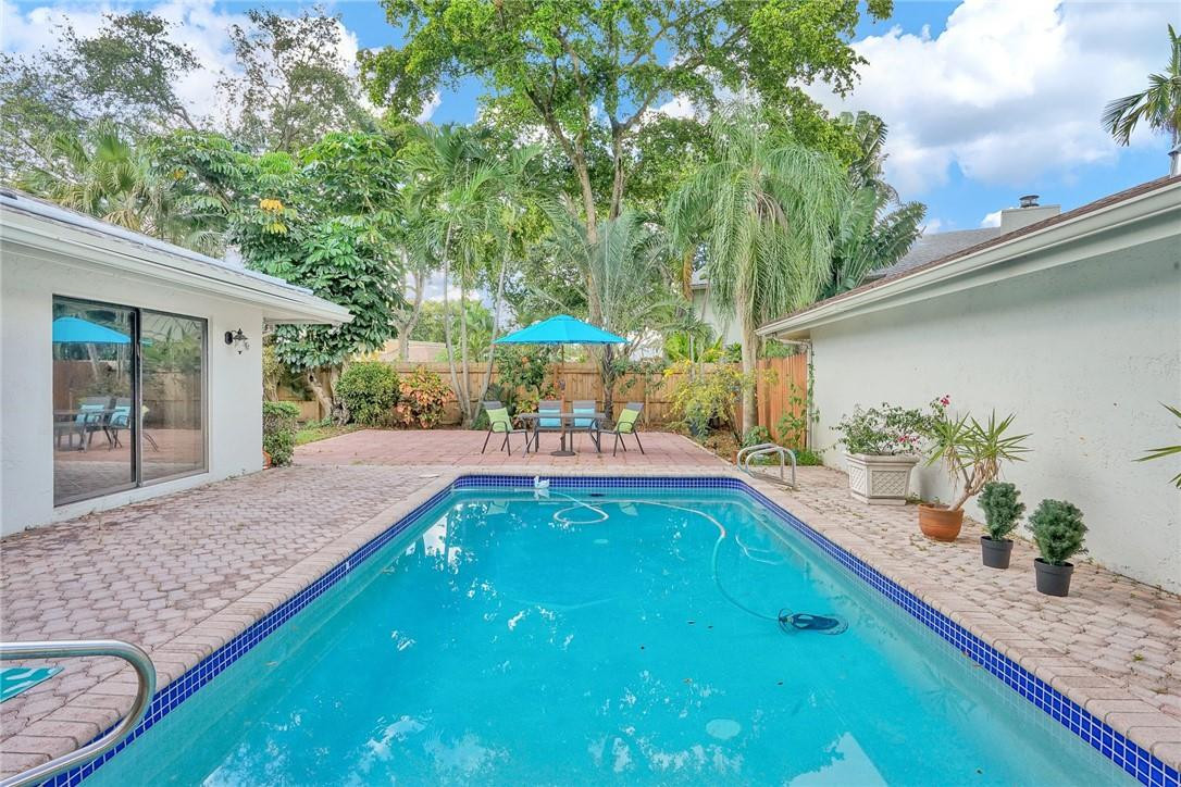137 Greens Road Hollywood, FL 33021 - Photo 3 of 28 Photo 3