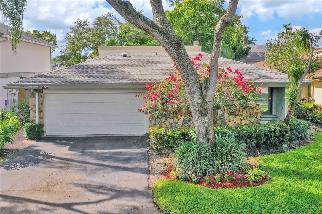 137 Greens Road Hollywood, FL 33021 - Photo 4 of 28 Photo 4