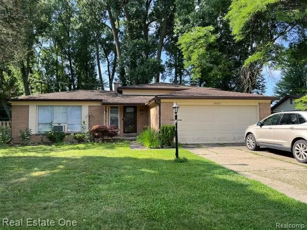 $360,000 | 28835 Murray Crescent Drive, Southfield, MI 48076