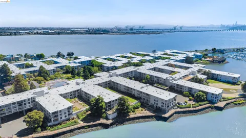 $379,000 | 4 Admiral Drive, Unit B430, Emeryville, CA 94608