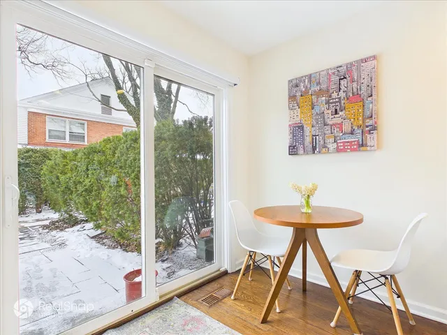 $749,000 | 339 Greenleaf Avenue, Unit D, Wilmette, IL 60091