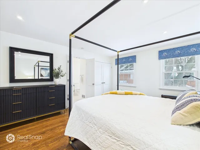 $749,000 | 339 Greenleaf Avenue, Unit D, Wilmette, IL 60091