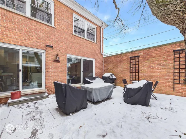 $749,000 | 339 Greenleaf Avenue, Unit D, Wilmette, IL 60091